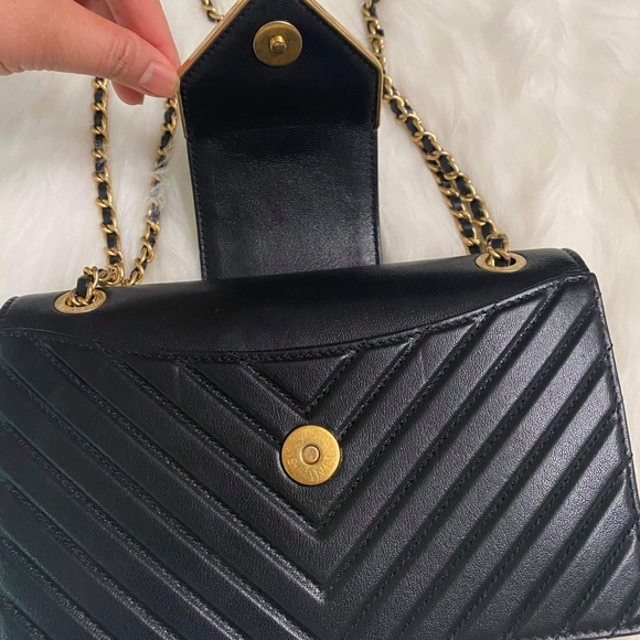 Chanel chevron crossbody - Picture 3 of 15